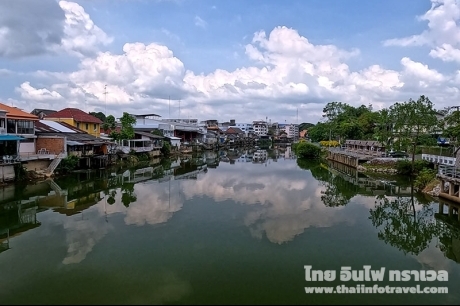 ชุมชนริมน้ำจันทบูร
