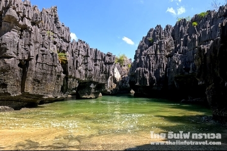 ปราสาทหินพันยอด