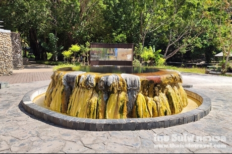 บ่อน้ำร้อนรักษะวาริน